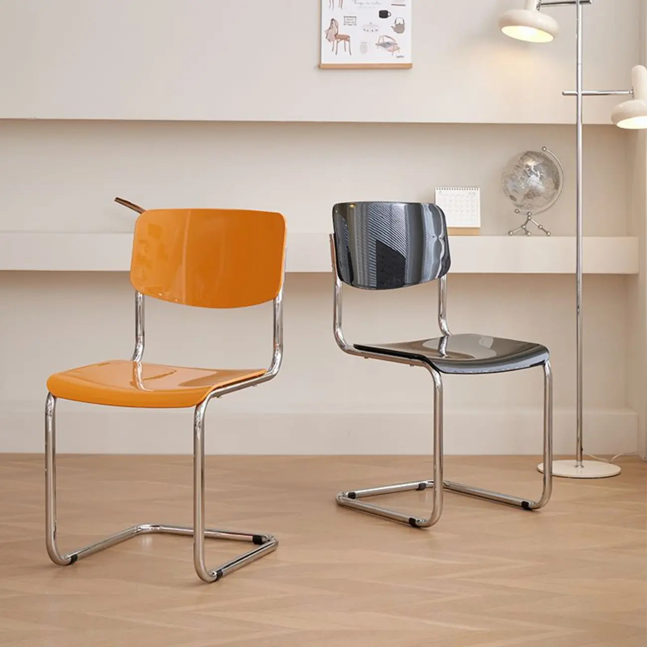 Chaise de salle à manger simple en métal sans accoudoirs, dossier plein, jaune
