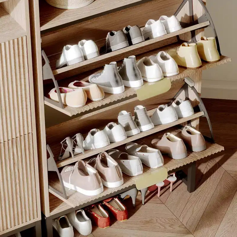 Meuble à chaussures en bois pour entrée avec 2 tiroirs basculants et étagère de rangement ouverte, niveaux réglables, poignées en métal doré et panneau cannelé