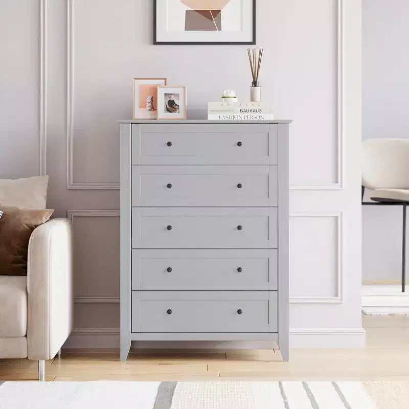 Commode 5 tiroirs pour chambre à coucher, chiffonnier en bois style ferme pour vêtements, grande commode de rangement avec poignées dorées et tiroirs profonds