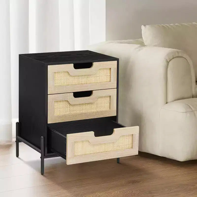 Table de chevet en rotin à 3 tiroirs, Table de nuit moderne avec cadre en bois, Table d'appoint noire élégante pour chambre, salon ou bureau, 48 x 40 x 64 cm