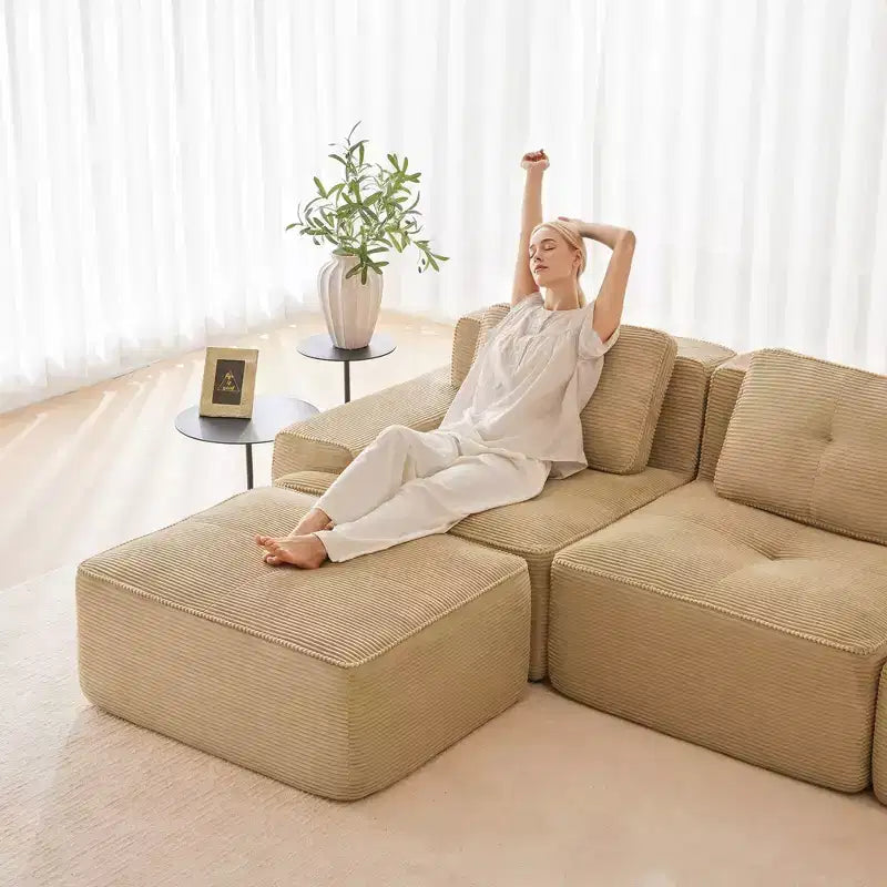 Canapé modulable moderne en forme de L 117 places pour salon, tissu en velours côtelé, canapé 3 places avec assise profonde et pouf mobile, couleur camel