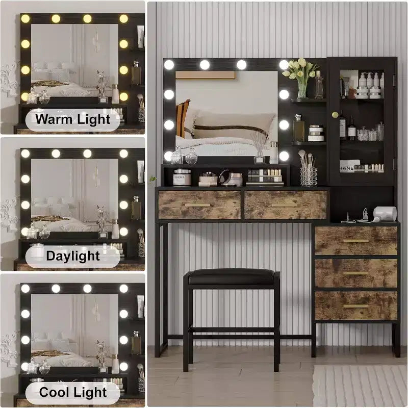 Une coiffeuse de style champêtre avec tabouret rembourré, station de recharge, miroir et lumière, rangement à bijoux, 5 tiroirs et étagères.