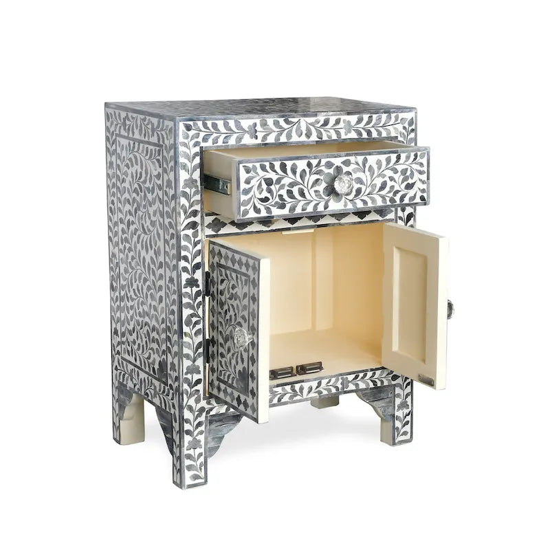 Meuble d'appoint incrusté d'os Firoz de Steve Silver